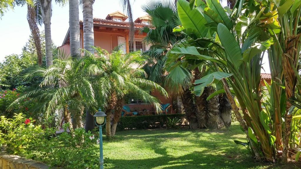 Il Giardino Delle Jacaranda Talsano Exterior foto