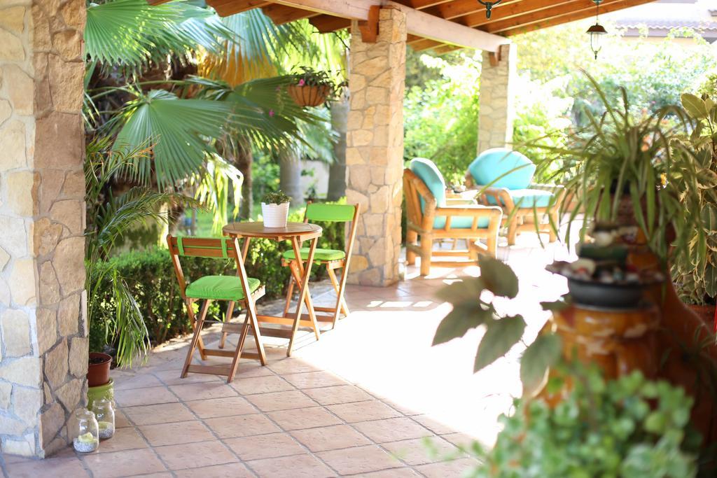 Il Giardino Delle Jacaranda Talsano Exterior foto