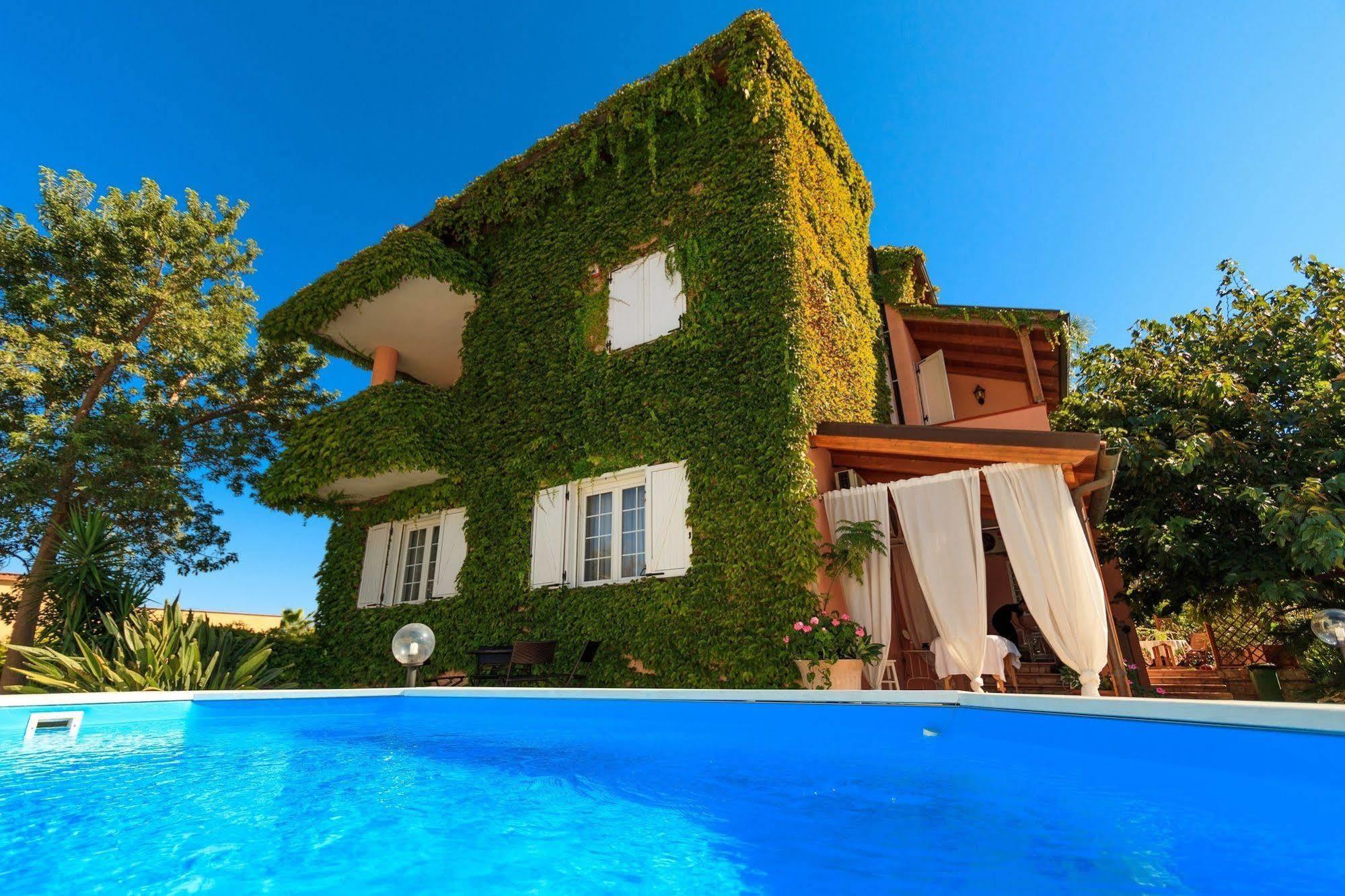 Il Giardino Delle Jacaranda Talsano Exterior foto